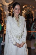 Nargis Fakhri at Andheri ka Raja in Mumbai on 28th Sept 2012 (70).JPG